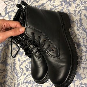 Steve Madden J Shortie Lace Up Black Boots